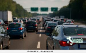 coda di auto in autostrada durante traffico intenso